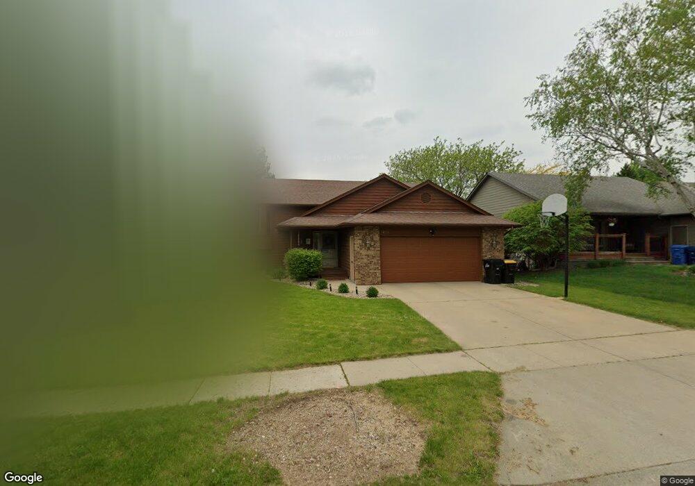 2713 S Groveland Ave, Sioux Falls, SD 57110 - photo 1