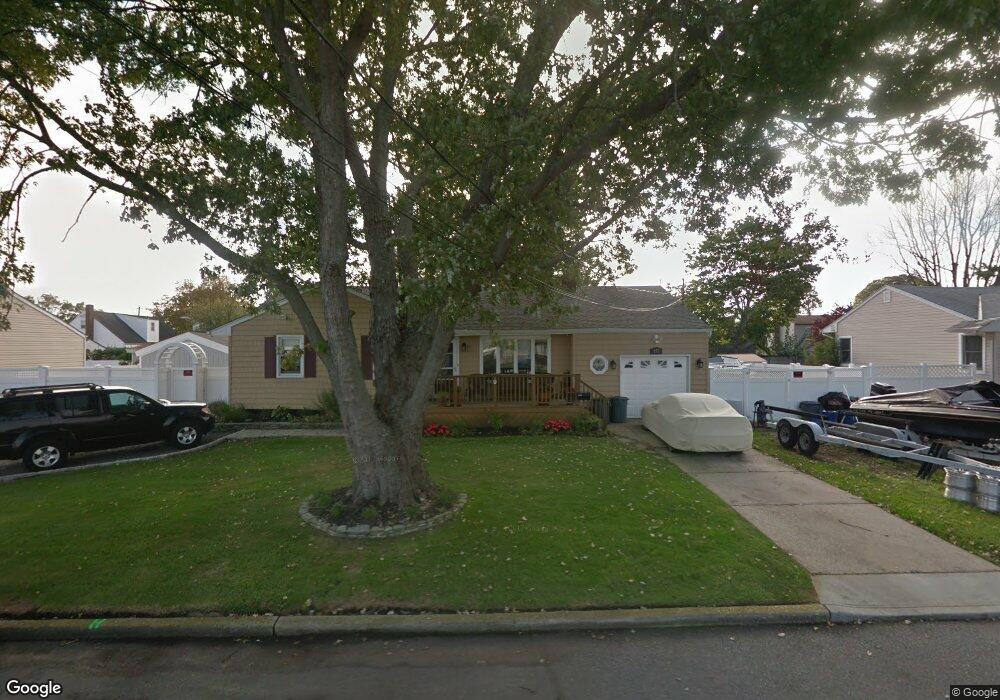 155 W Lake Dr, Lindenhurst, NY 11757 - photo 1