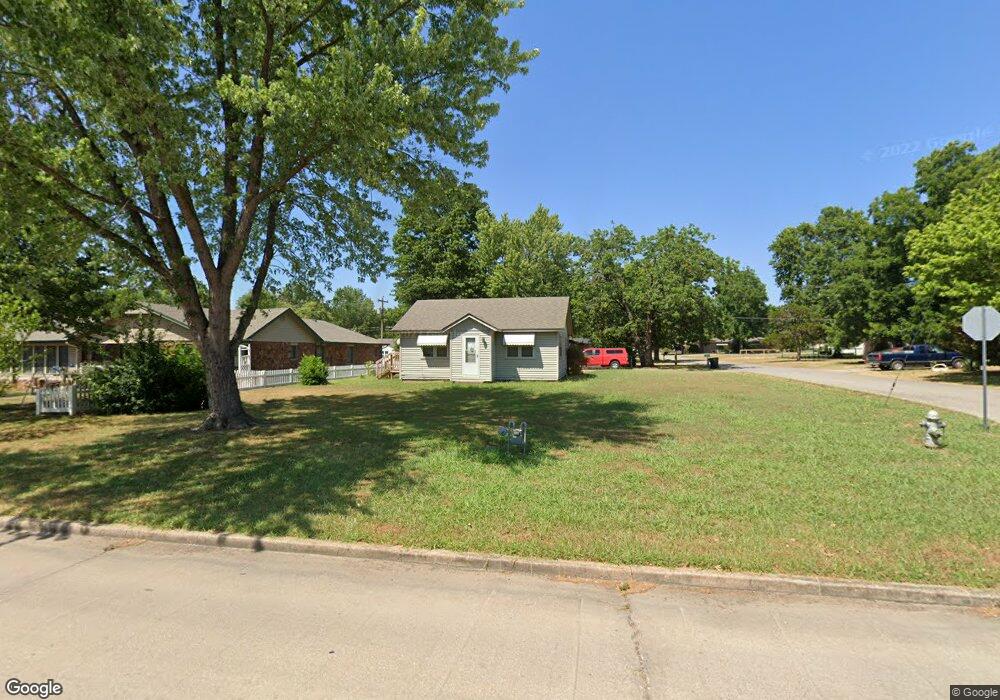 328 E 11th St, Claremore, OK 74017 - photo 1