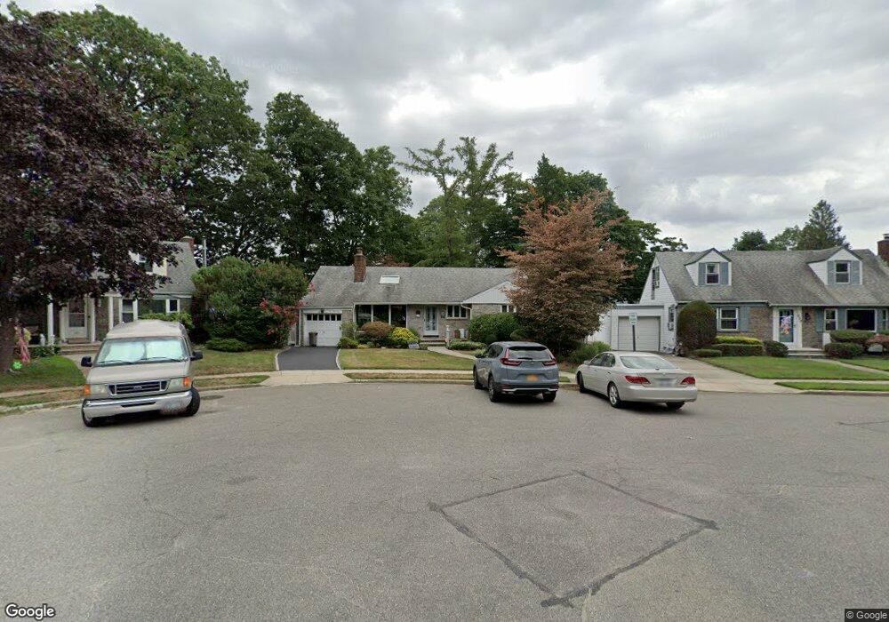 552 June Ct, West Hempstead, NY 11552 - photo 1