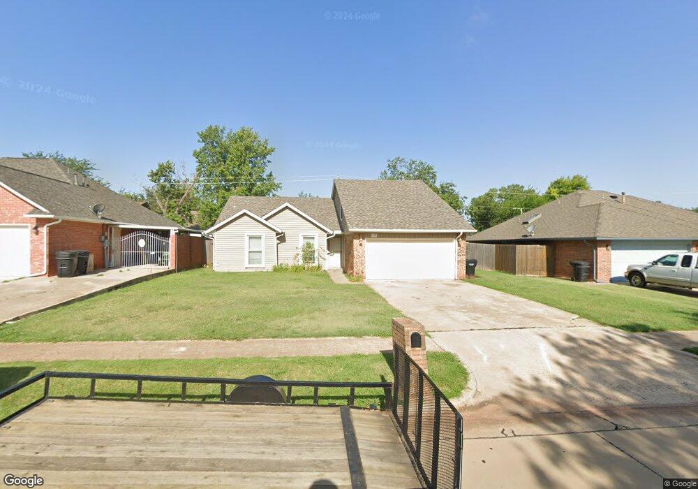 113 S Ramblin Oaks Dr, Moore, OK 73160 - photo 1