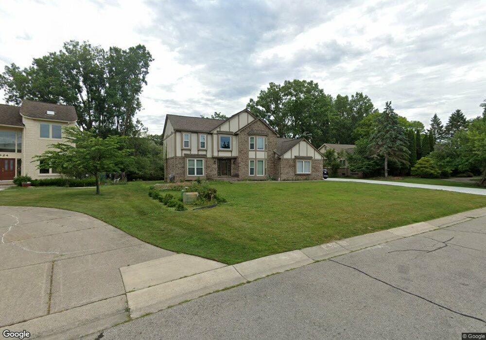 4916 W Pond Cir unit Bldg-Unit, West Bloomfield, MI 48323 - photo 1