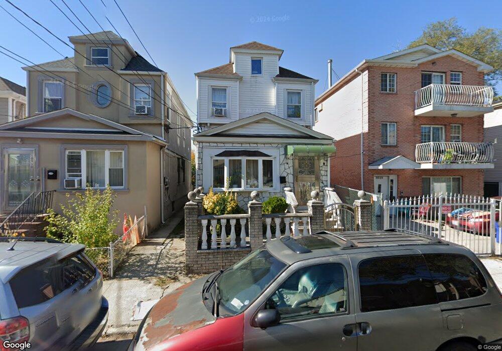 10526 170th St, Jamaica, NY 11433 - photo 1