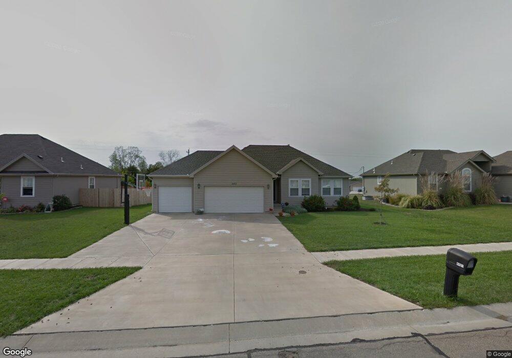 4401 SE Oakview Ln, Topeka, KS 66609 - photo 1