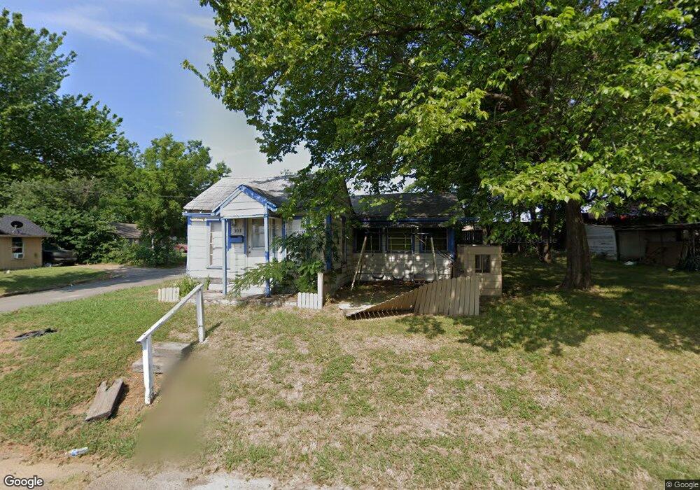 301 Pine St, Bonham, TX 75418 - photo 1