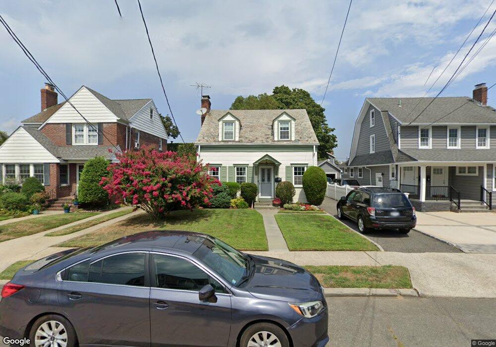 31 Wyoming Ave, Lynbrook, NY 11563 - photo 1