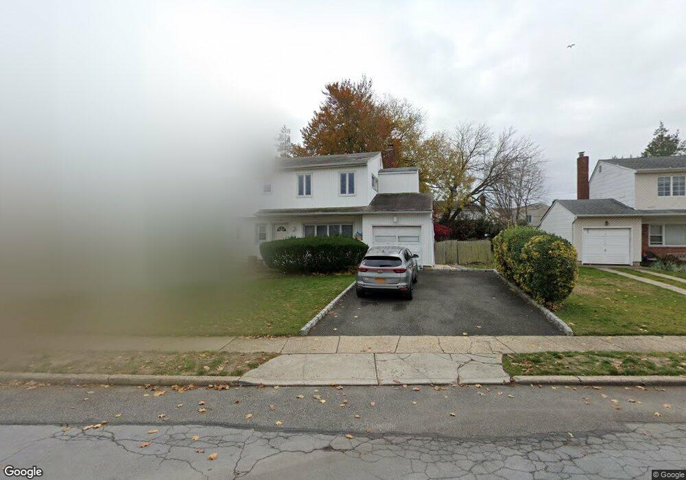 965 Cedarhurst St, Valley Stream, NY 11581 - photo 1