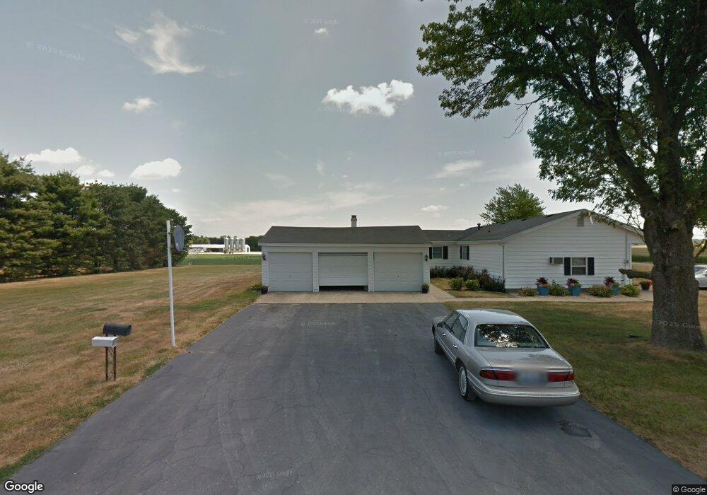 102 Nansarah Dr, Jacksonville, IL 62650 - photo 1