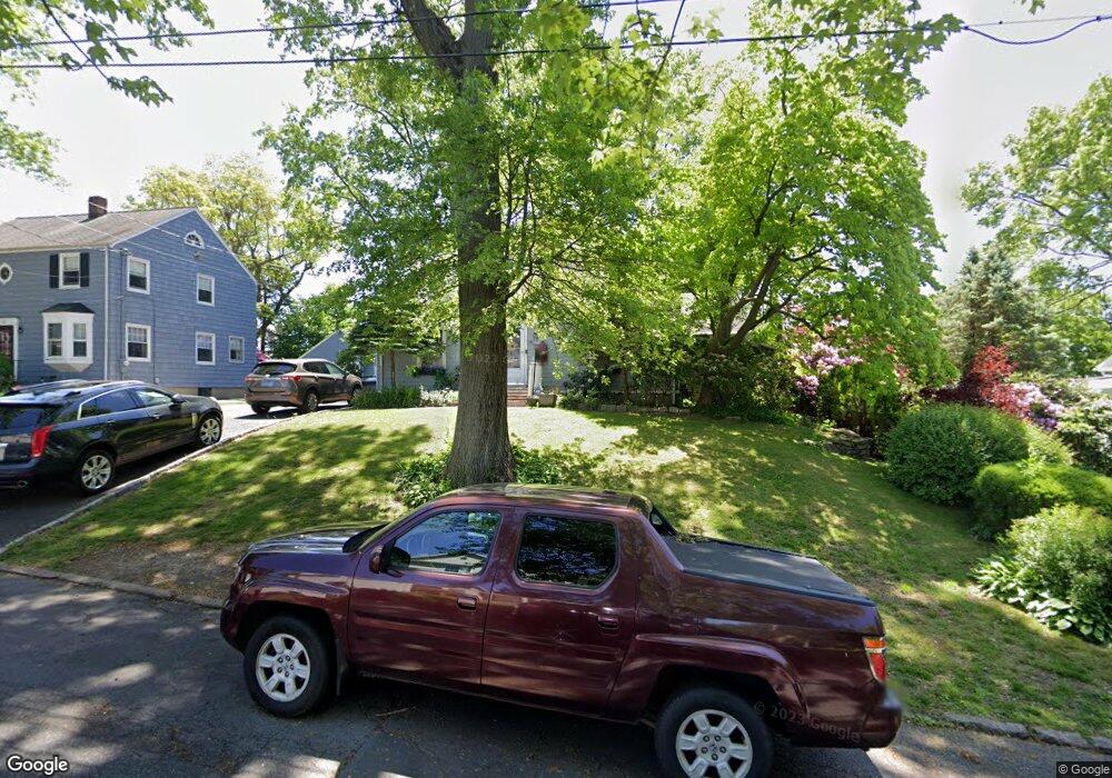 73 Mayflower Dr, Bridgeport, CT 06604 - photo 1