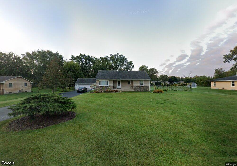 N80W16101 Rainbow Dr, Menomonee Falls, WI 53051 - photo 1