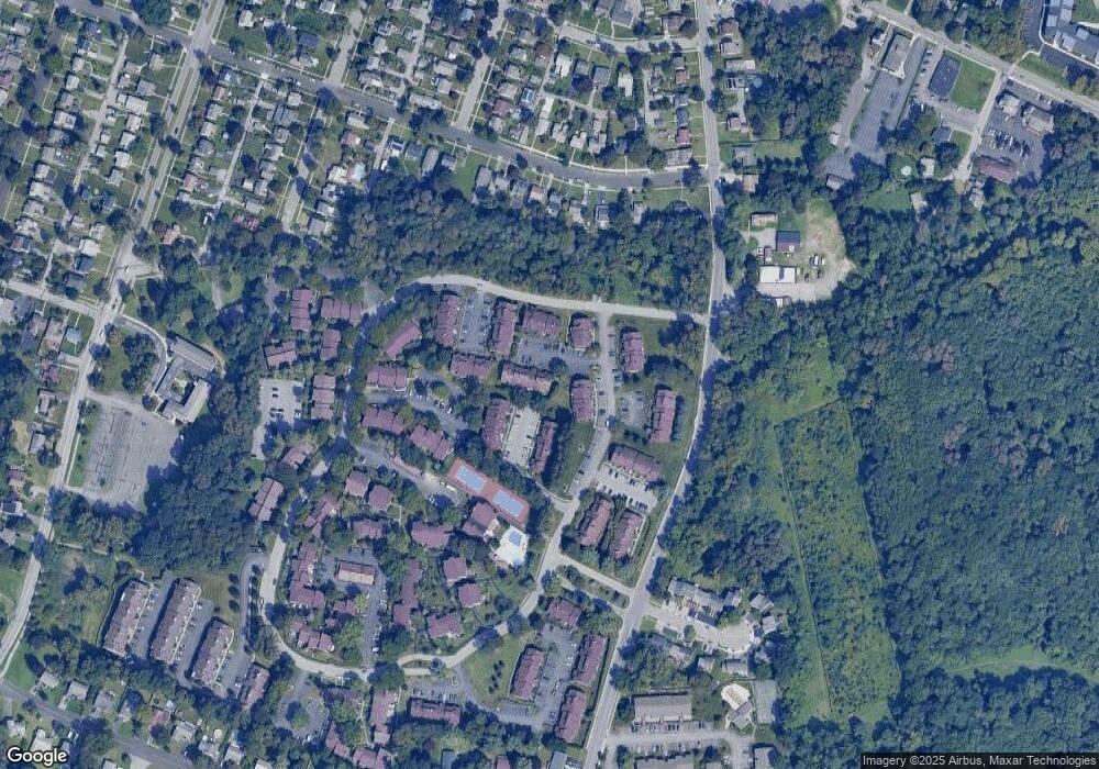 211 Falcon Ct unit 211, Poughkeepsie, NY 12603 - photo 1