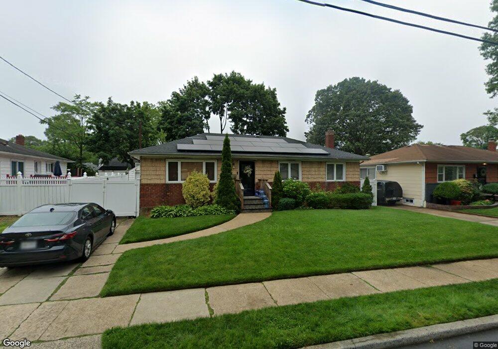 1040 Owasco Rd, West Hempstead, NY 11552 - photo 1