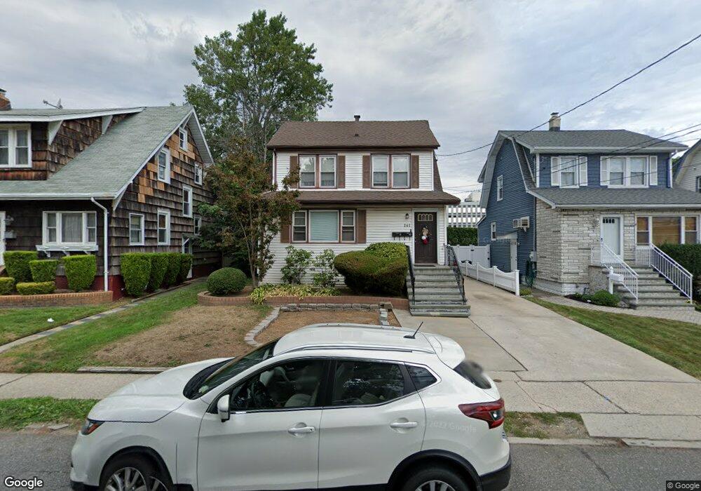 141 Lyon Place unit 2, Lynbrook, NY 11563 - photo 1