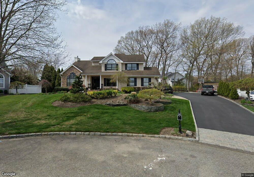6 Quantuck Ct, ComMacK, NY 11725 - photo 1