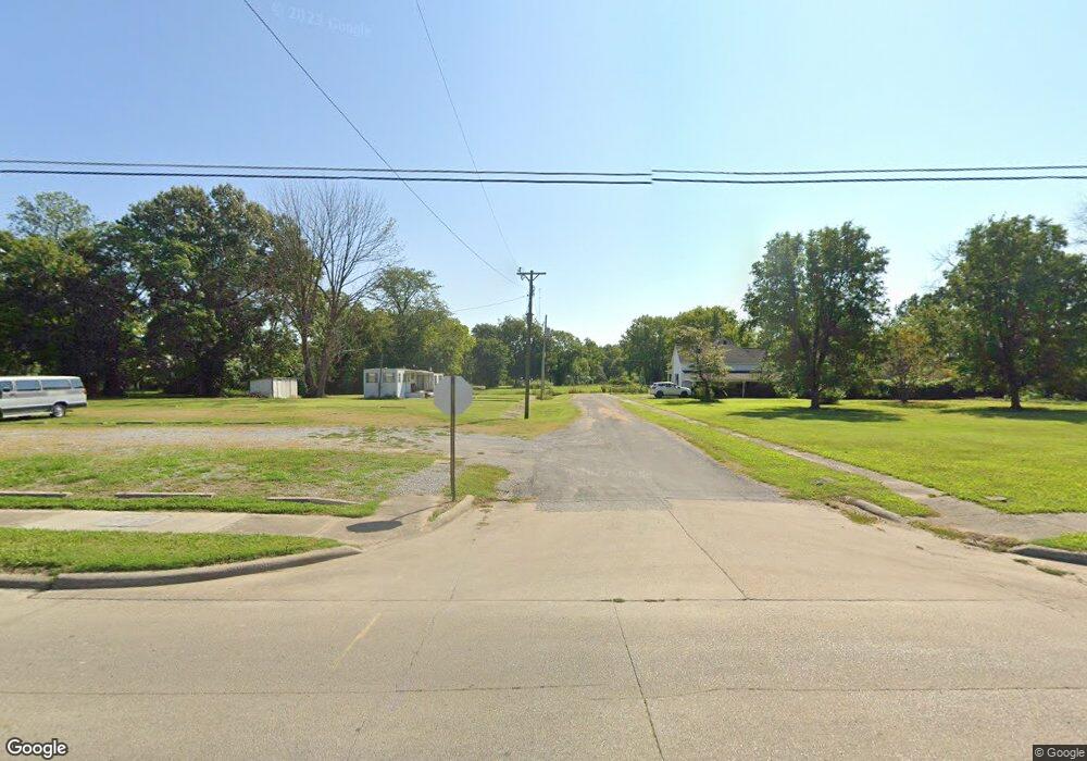 701 W Pine St, Harrisburg, IL 62946 - photo 1