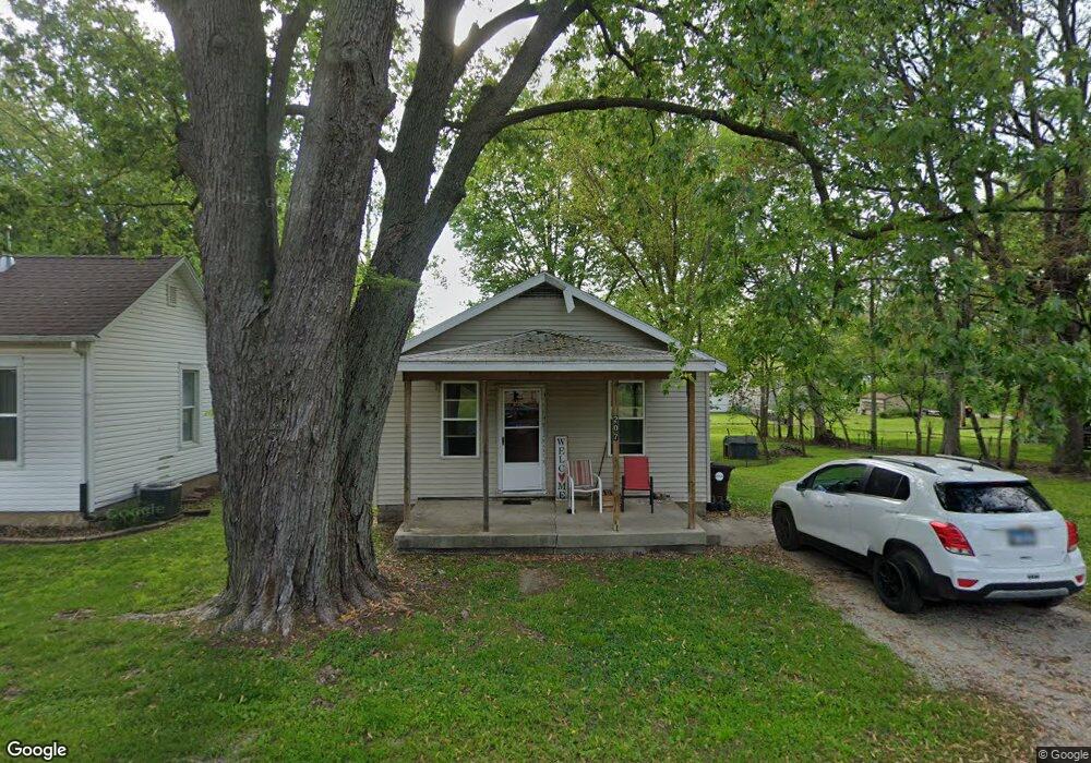207 Oscar St, Lincoln, IL 62656 - photo 1