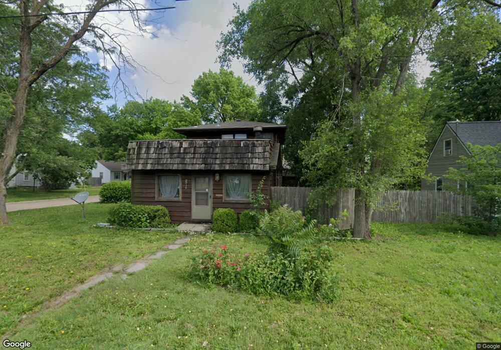 2916 SW 17th St, Topeka, KS 66604 - photo 1