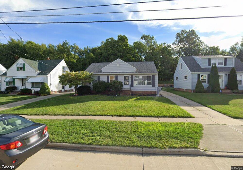 2223 Larchmont Dr, Wickliffe, OH 44092 - photo 1