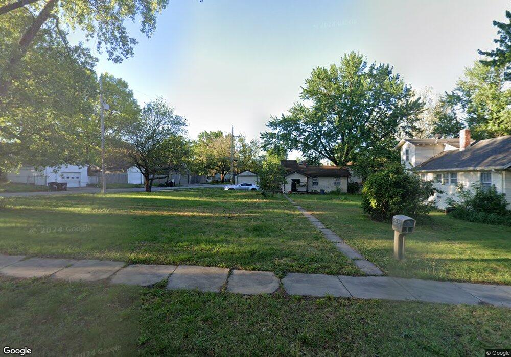 2205 SW Kenilworth Ct, Topeka, KS 66606 - photo 1