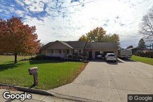1902 2nd St, Hull, IA 51239
