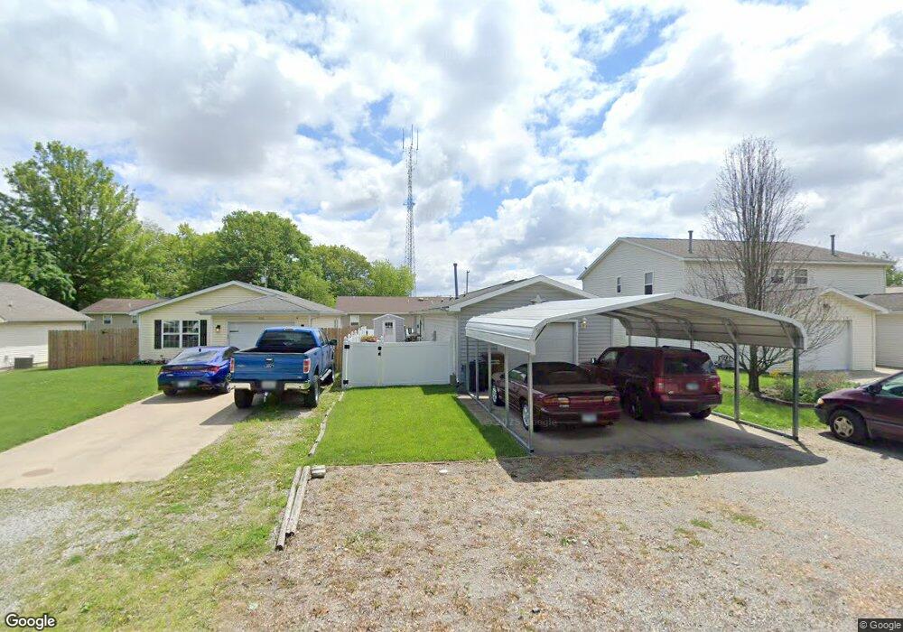 712 N 1st Division St, Mattoon, IL 61938 - photo 1