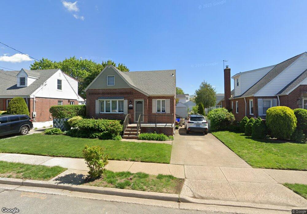 50 Paul Ave, New Hyde Park, NY 11040 - photo 1