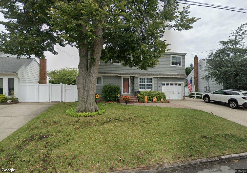 236 29th St, Lindenhurst, NY 11757 - photo 1