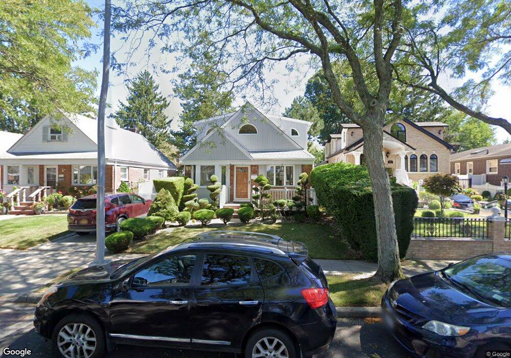 8039 258th St, Glen Oaks, NY 11004 - photo 1