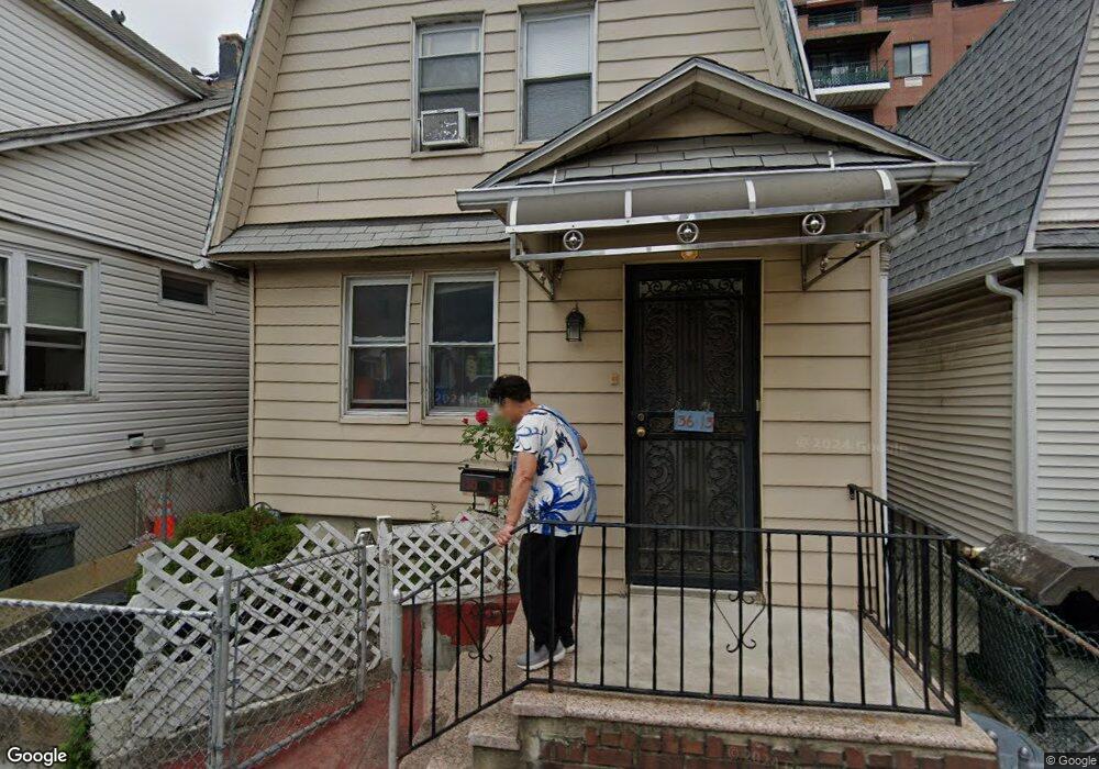 136-13 Carlton Place unit 1 F, Flushing, NY 11354 - photo 1