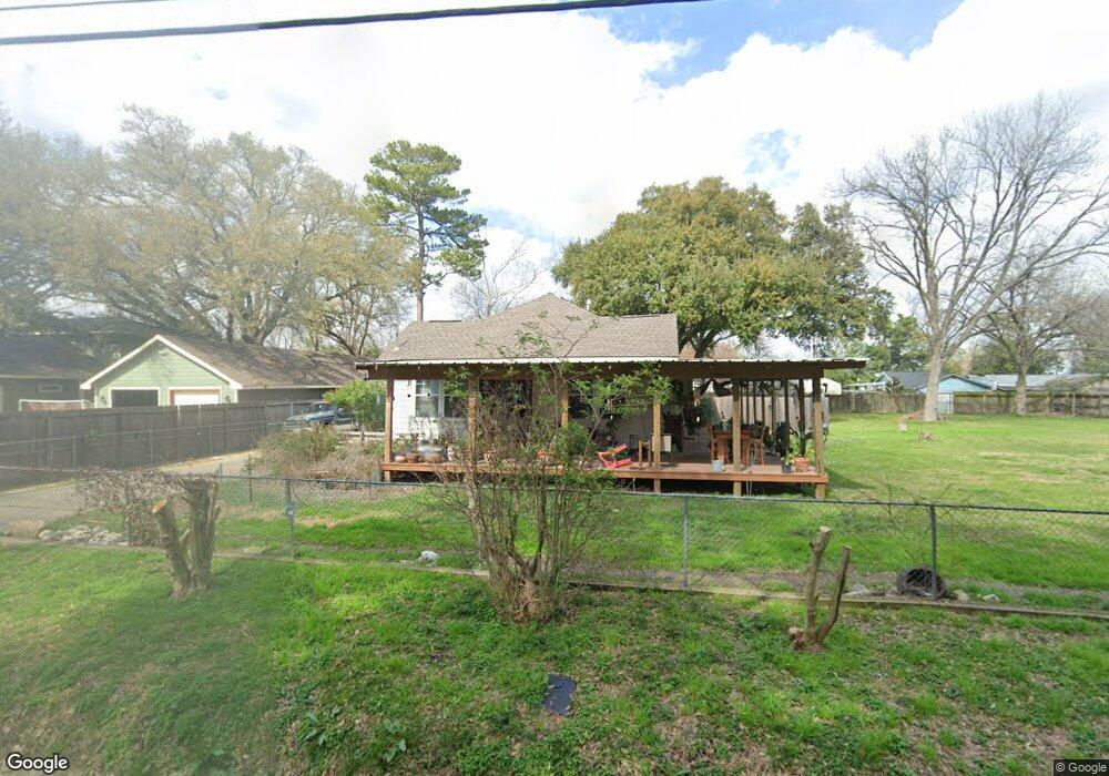 135 Feuhs Ln, Houston, TX 77022 - photo 1