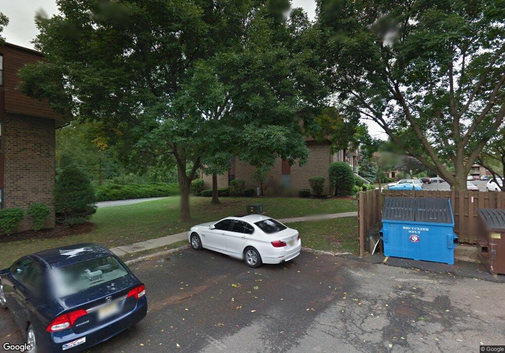 152 Overlook Ct unit 152, Woodbridge, NJ 07095 - photo 1