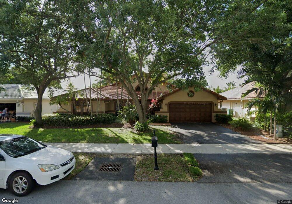 2870 Hidden Hollow Ln, Davie, FL 33328 - photo 1