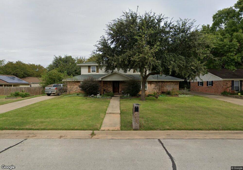 1805 Lincolnshire Dr, Bedford, TX 76021 - photo 1