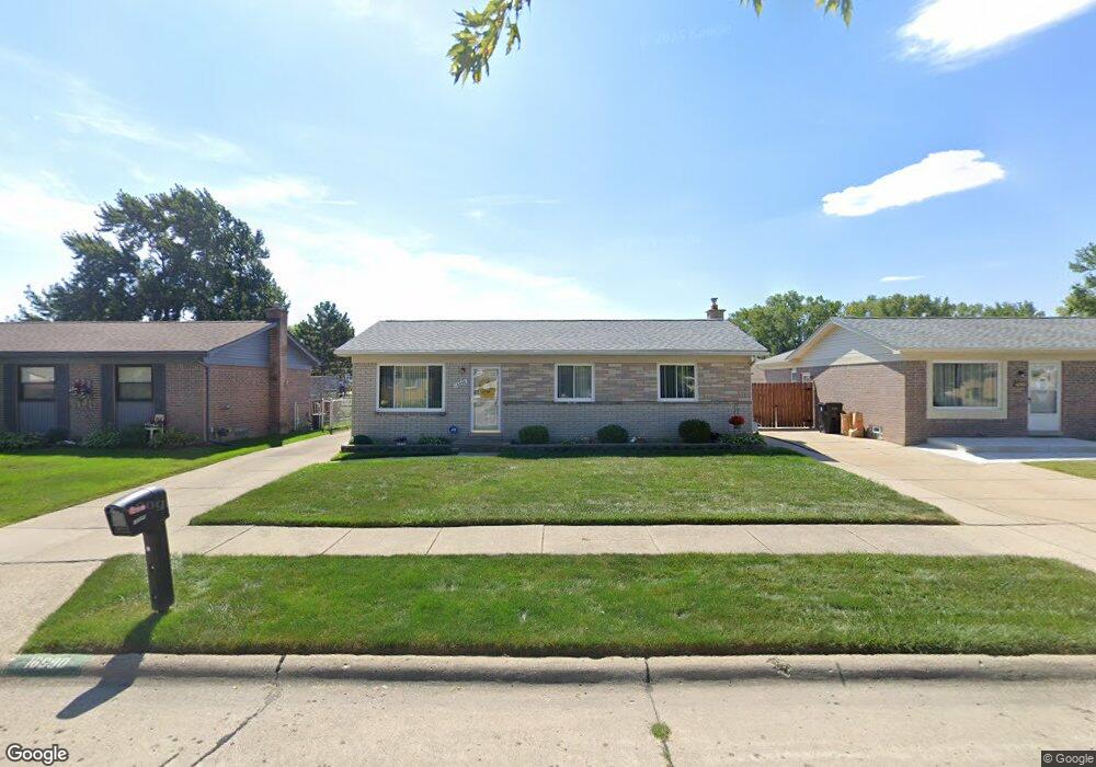 16990 E Pointe Dr, Roseville, MI 48066 - photo 1