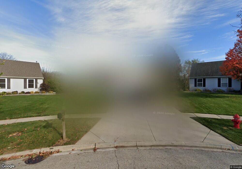 8 Lisa Ct, Lake In the Hills, IL 60156 - photo 1