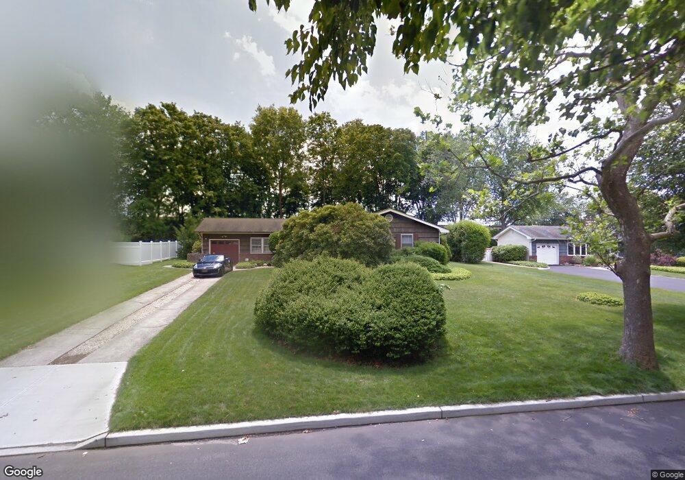 16 Long Bow Ln, ComMacK, NY 11725 - photo 1