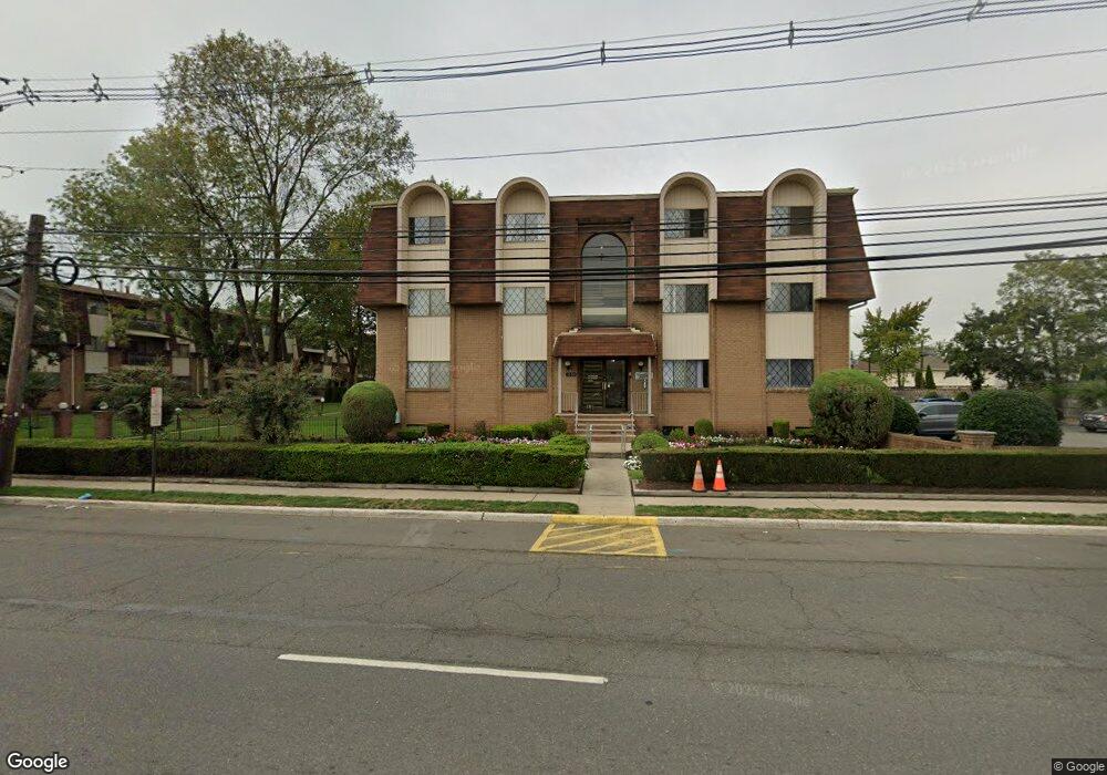 1150 W St George A07 Ave, Linden, NJ 07036 - photo 1