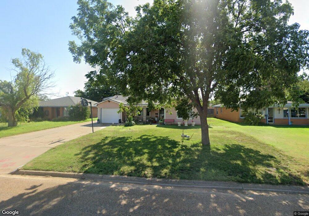 814 Canyon St, Plainview, TX 79072 - photo 1