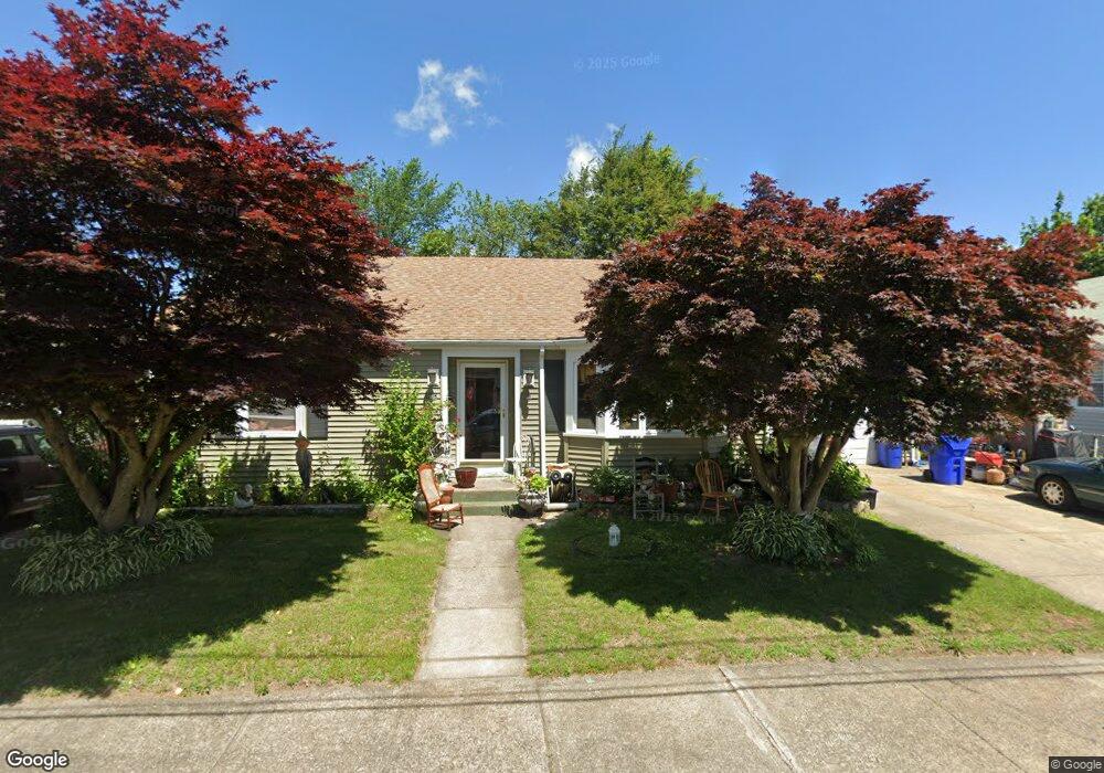 153 W Lawn Ave, Pawtucket, RI 02860 - photo 1