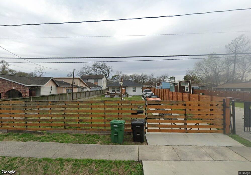 7913 Roswell St, Houston, TX 77022 - photo 1