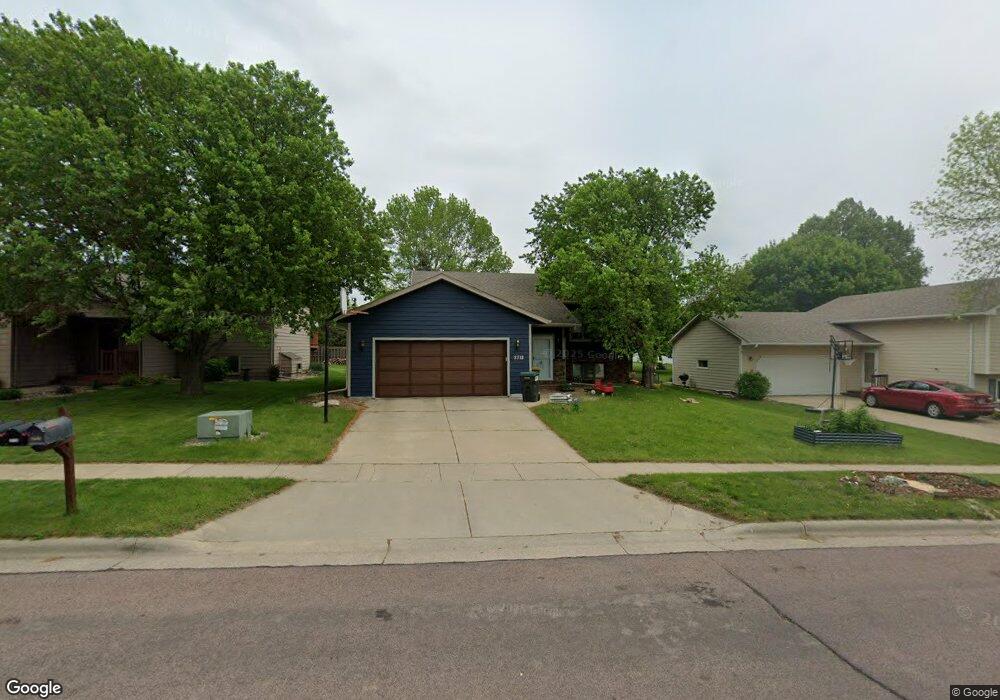 2712 S Groveland Ave, Sioux Falls, SD 57110 - photo 1
