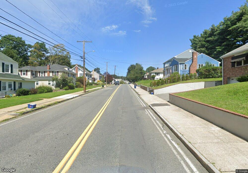 2702 Arlington Rd, Woburn, MA 01801 - photo 1