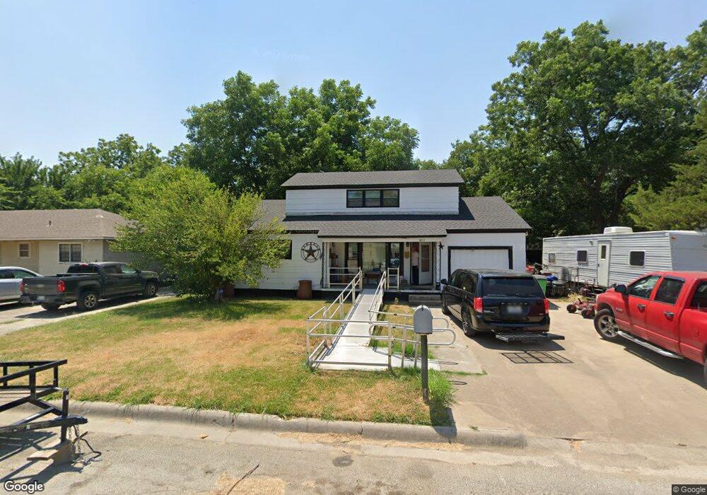 1817 N Culberson St, Gainesville, TX 76240 - photo 1