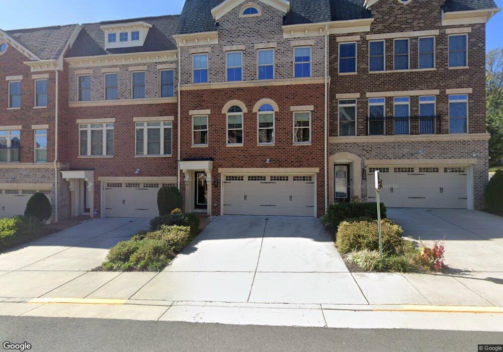 7207 Holywell Ln, Falls Church, VA 22043 - photo 1