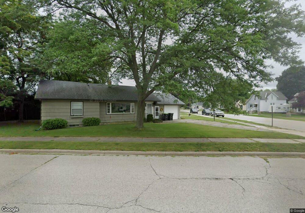2116 16th Ave, Menominee, MI 49858 - photo 1