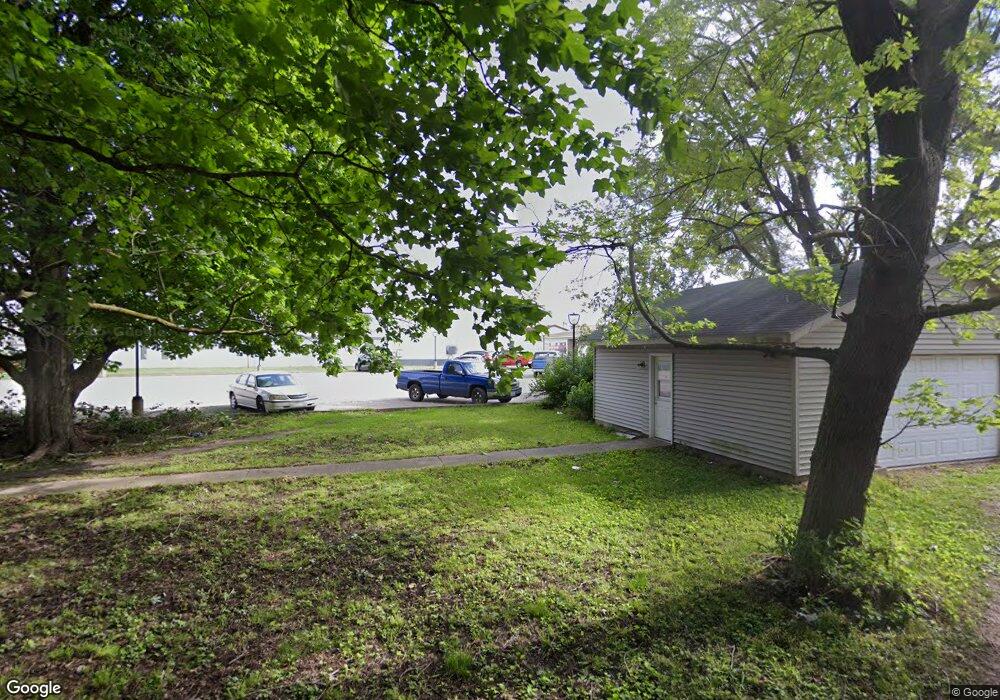 312 N Division St, Mattoon, IL 61938 - photo 1