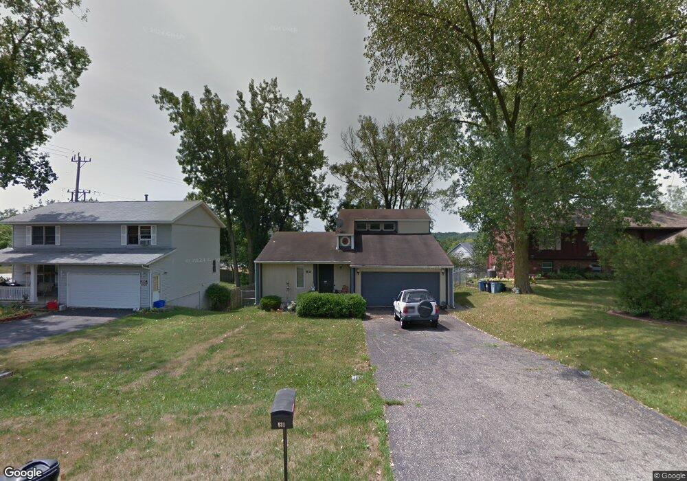 831 Shawnee Trail, Lake In the Hills, IL 60156 - photo 1