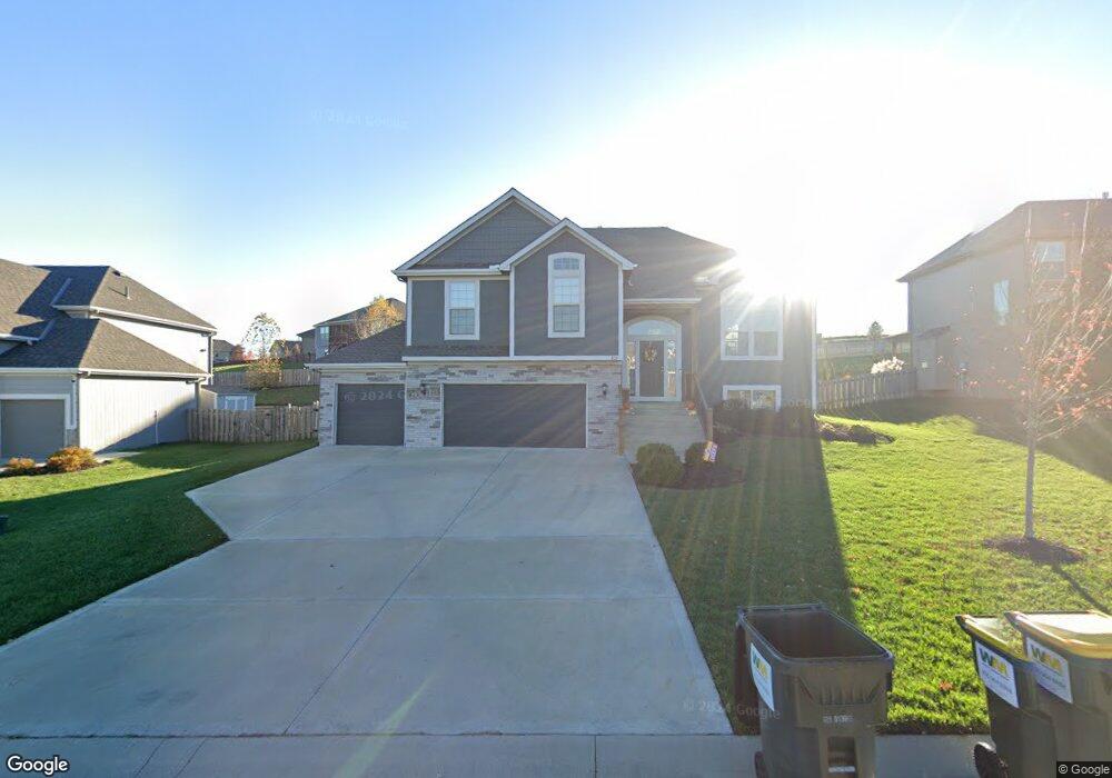 833 Canyon Ln, Lansing, KS 66043 - photo 1