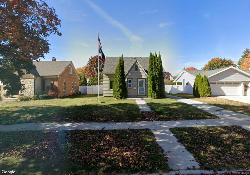 1328 N 9th St, Manitowoc, WI 54220 - photo 1