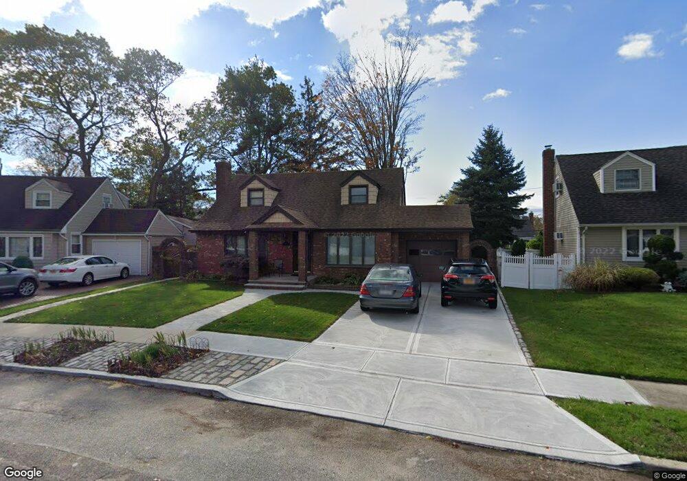 1017 Robin Rd, Franklin Square, NY 11010 - photo 1